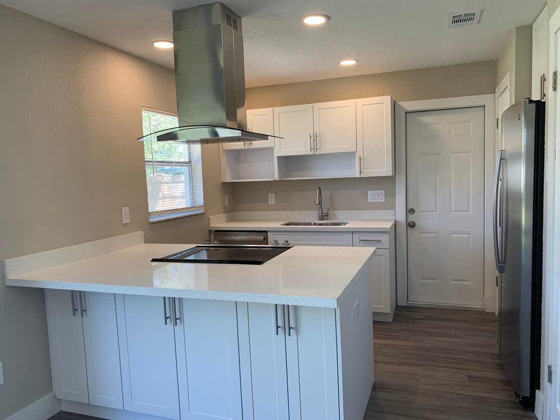 Photo - 5618 S 12th Ave (Tampa, FL)