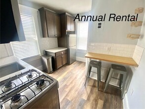 Building Photo - 401 Main St