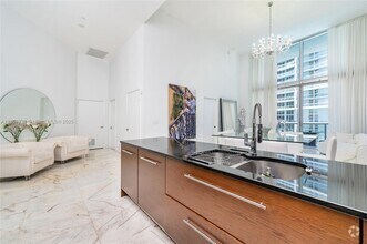 Building Photo - 475 Brickell Ave