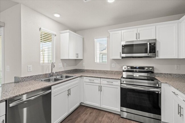 Building Photo - New Property: 3 Bedroom Townhouse, Gated C...