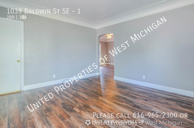 Building Photo - Available Now | Cute 2 Bedroom, 1 Bathroom...