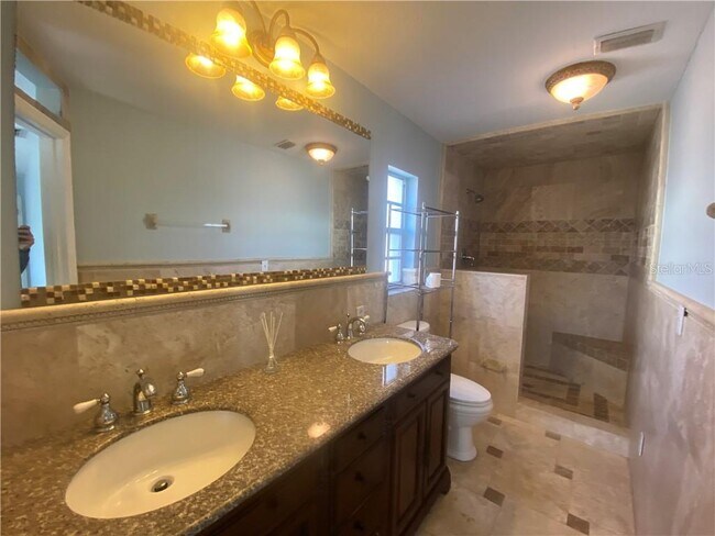 Building Photo - 2039 San Sebastian Way S