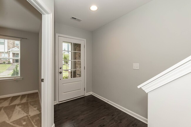 Foto del edificio - High End Townhome in NE Raleigh Right Off ...