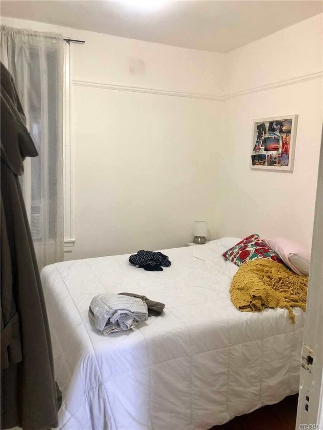 Foto del edificio - 53-21 Roosevelt Ave