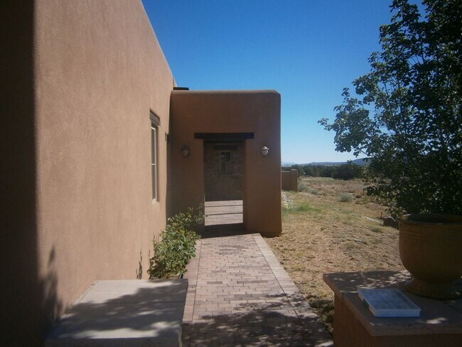 Building Photo - 26 Paseo las Terrazas