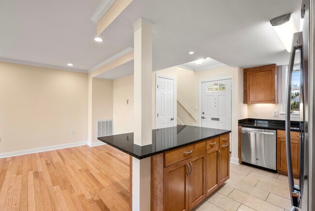 Building Photo - 107 Independence Dr
