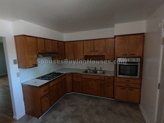 Building Photo - 6129 Laurel Hall Dr