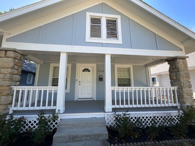 Foto del edificio - 3 bedroom 2 bath with bonus Office space