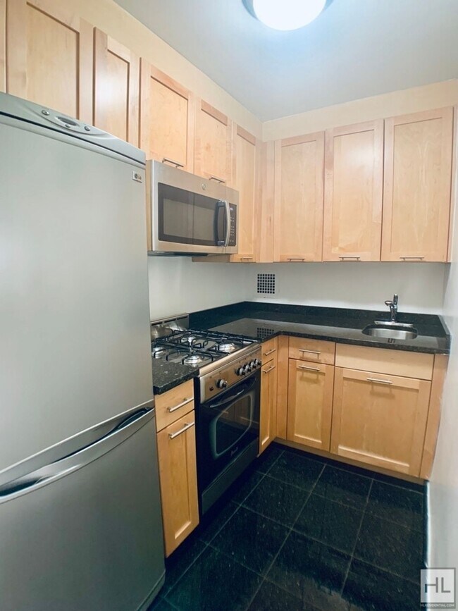 Foto del edificio - EAST 36 STREET