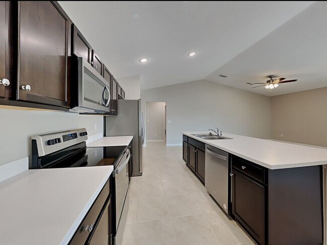 Building Photo - 2039 SW Trenton Ln