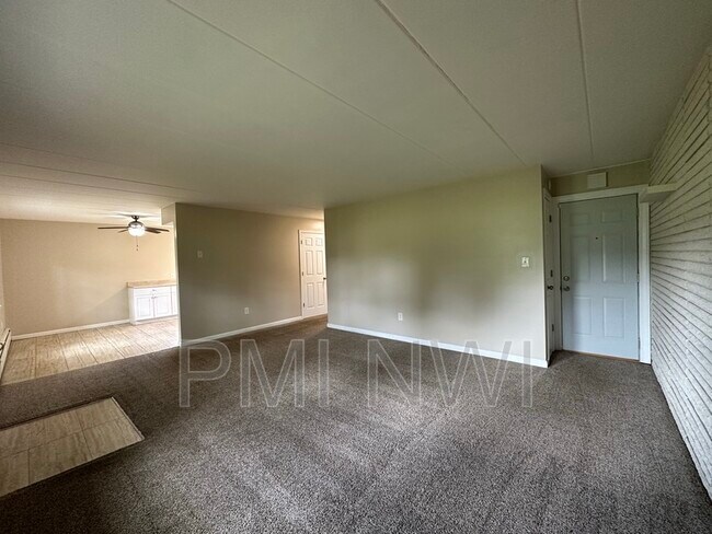 Foto del edificio - 656 N Hobart Rd