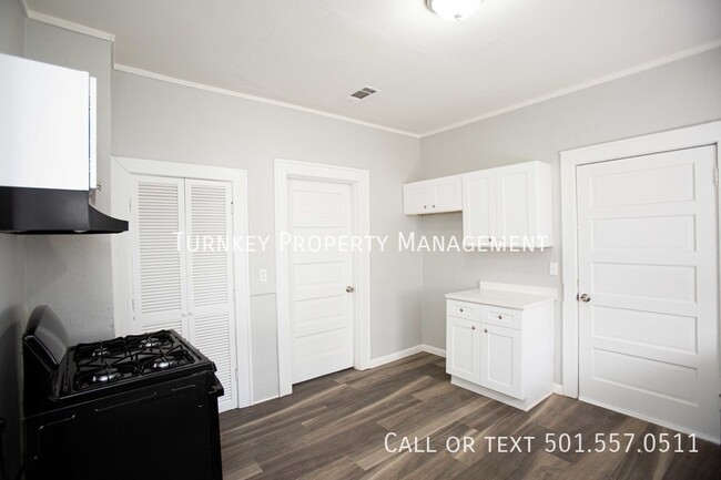 Building Photo - Move-In Special: 1/2 off of First Month's ...