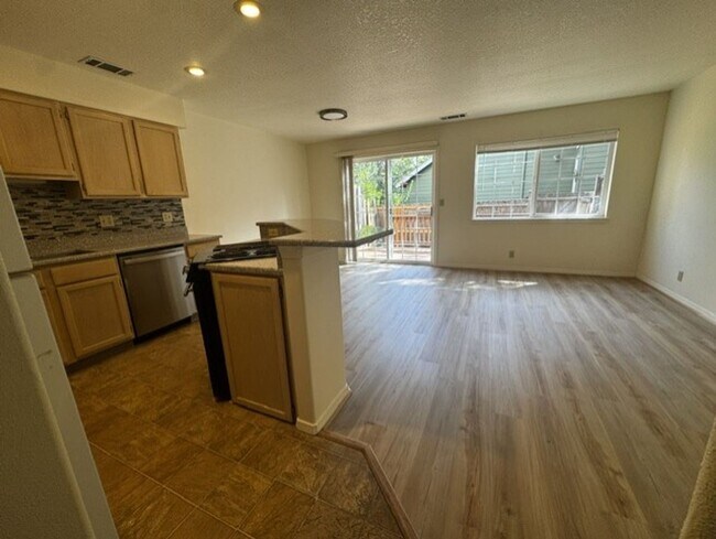 Foto del edificio - 1725 SW Knoll Ave