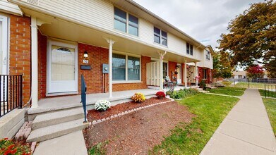 Building Photo - 51 Sholto Dr