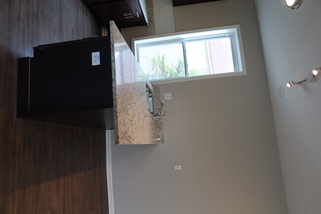 Foto del edificio - 2345 S Whipple St