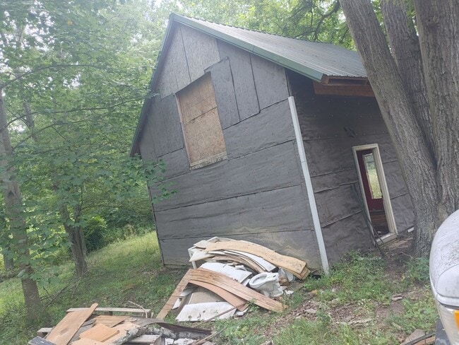Building Photo - BISMARCK - Cabin, Great for a Handyman - $...