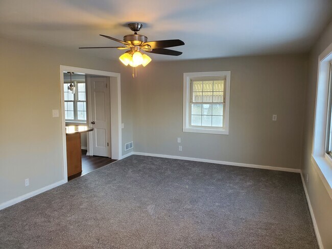 Sala de estar - 656 Greenmount Blvd