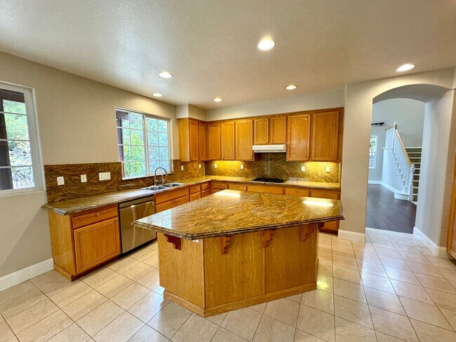 Building Photo - Great 5B/4BA House in San Marcos!