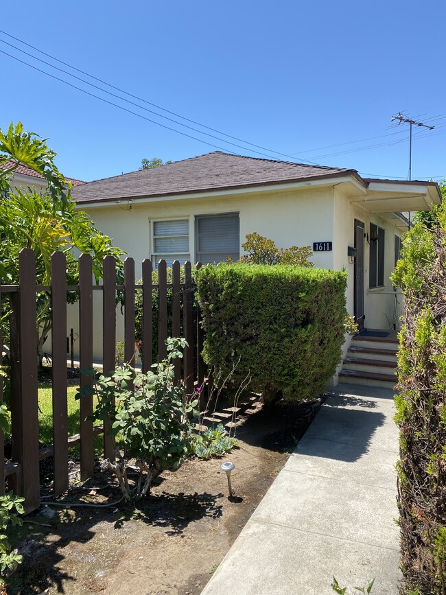 Front walk - 1611 S Atlantic Blvd
