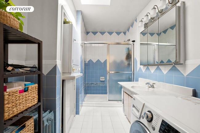 Building Photo - 530 Carlton Ave