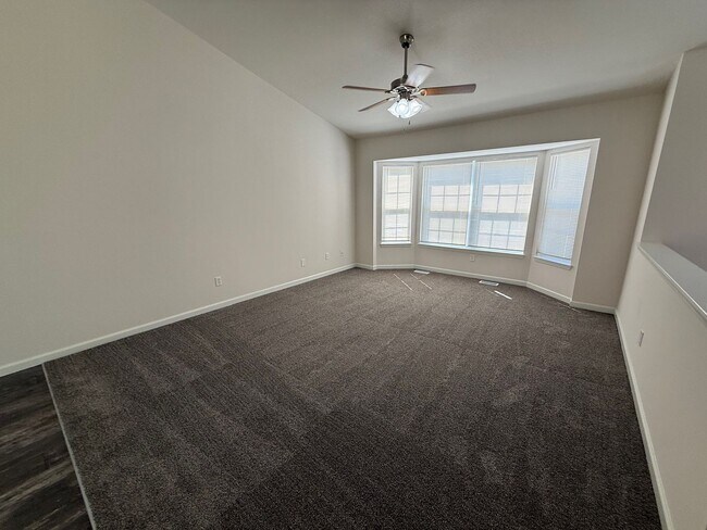 Building Photo - Completely Renovated!