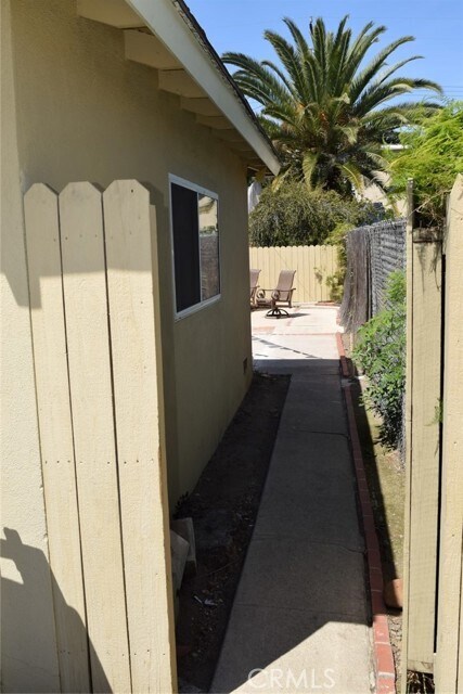 Building Photo - 1125 E Oakmont Ave