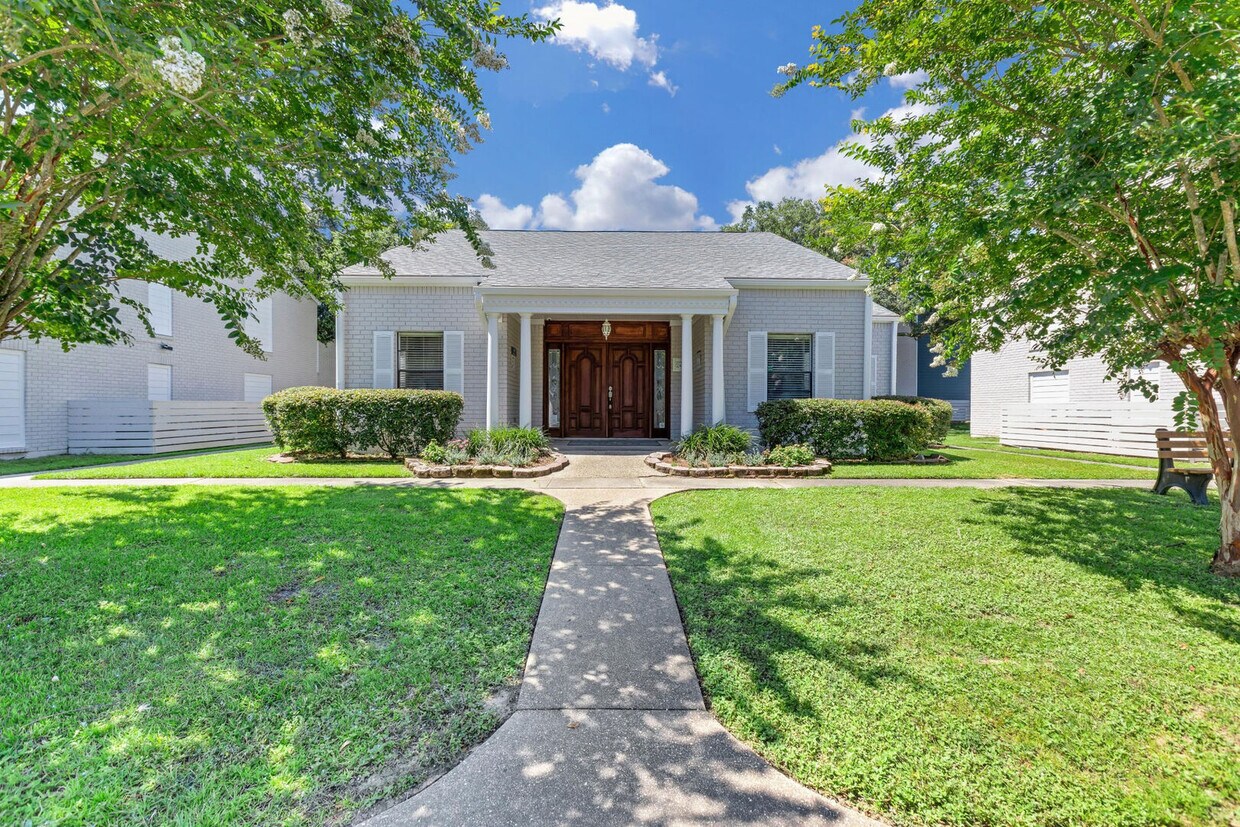 The Emory Apartments 3205 E Olive Rd Pensacola, FL Apartments for Rent in Pensacola