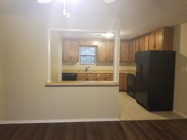 Foto del edificio - 1330 White Oak Dr