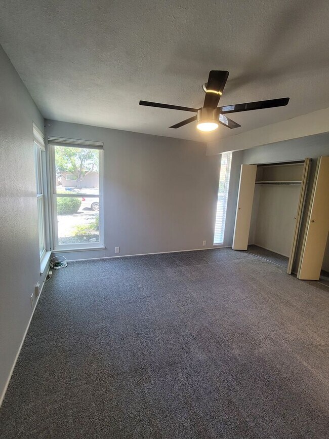 Building Photo - Mid-Century Modern half-plex in American R...