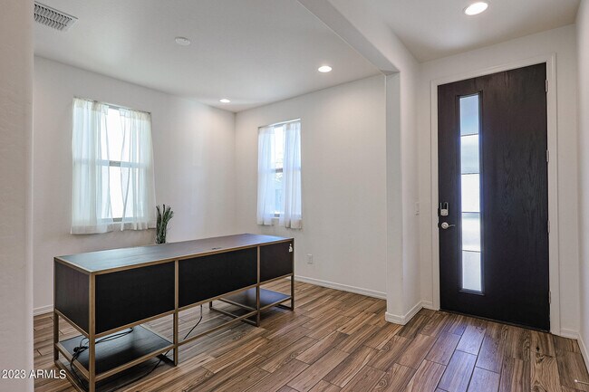 Building Photo - 7424 S 32nd Dr