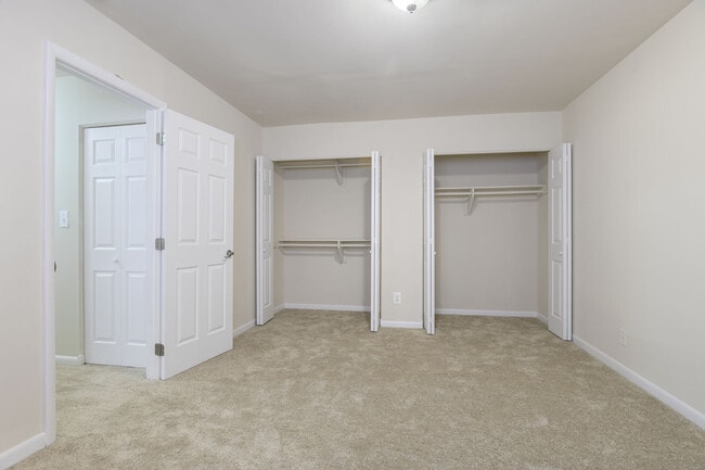 Building Photo - Cross Creek