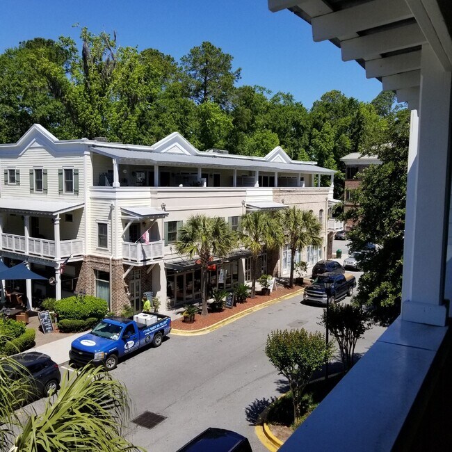 Building Photo - Downtown Living in The Heart of The Blufft...
