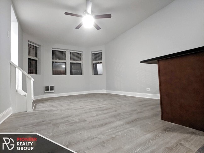 Building Photo - 3641 W Dickens Ave
