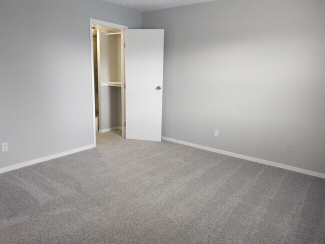 Foto del edificio - Kingsgate Village