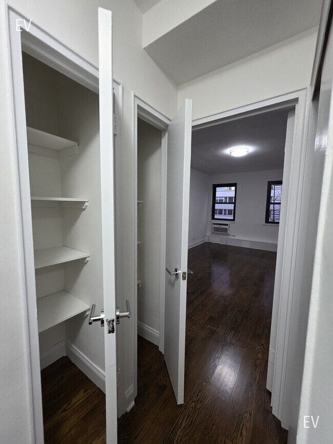 Foto del edificio - 219 E 69th St