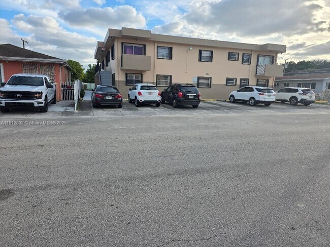 Foto del edificio - 340 W 19th St