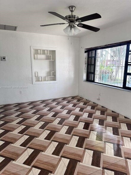 Foto del edificio - 576 NW 147th St