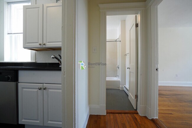 Foto del edificio - 78 Brainerd Rd