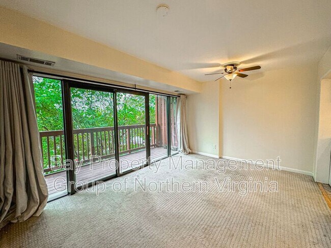 Foto del edificio - 49 Skyhill Rd