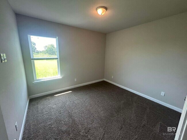 Foto del edificio - 8611 Lockridge Rd