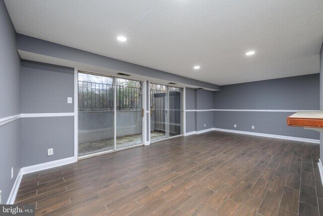 Building Photo - 108 Kenwood Dr