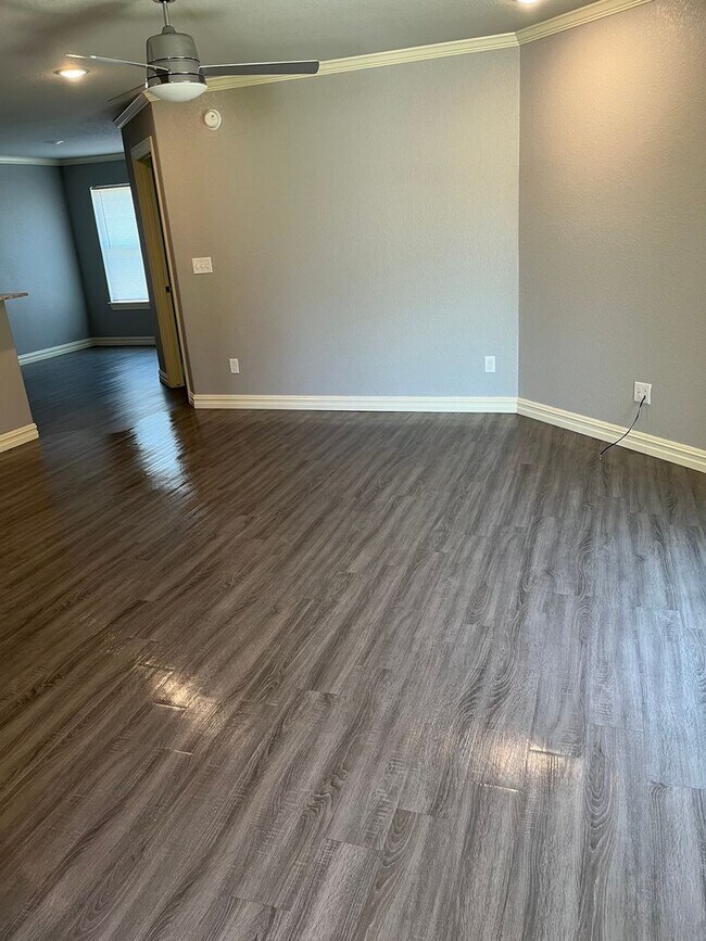 Foto del edificio - Move in Special on this beautiful townhous...