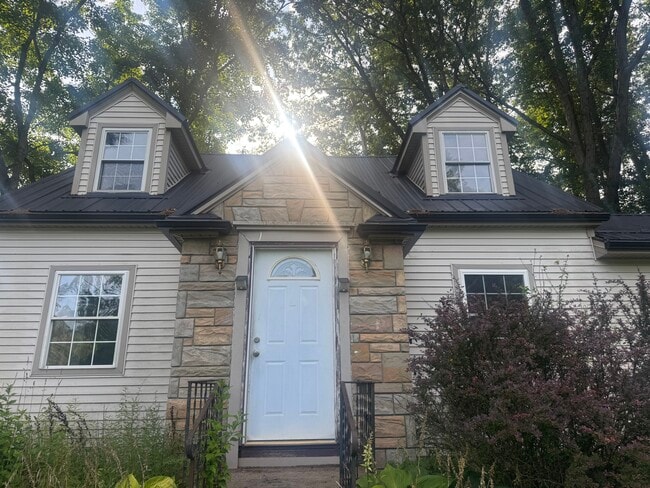 Building Photo - 118 Hillsville Rd