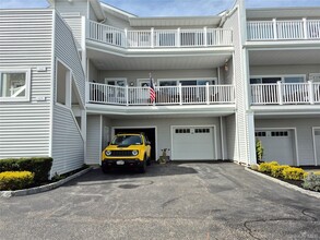 Building Photo - 44 Fox Hill Dr