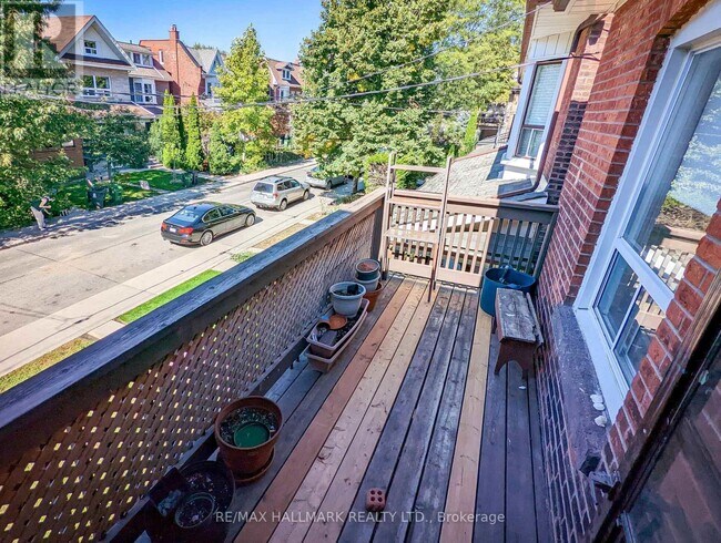 Photo du bâtiment - 371 St Clarens Ave