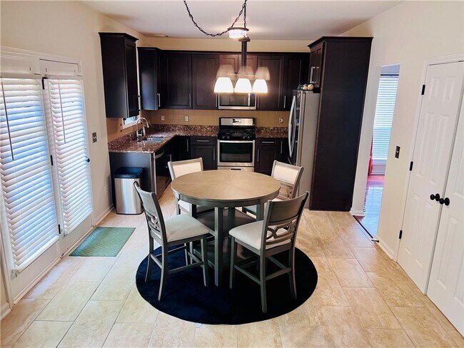 Foto del edificio - 1602 Silver Oak Dr
