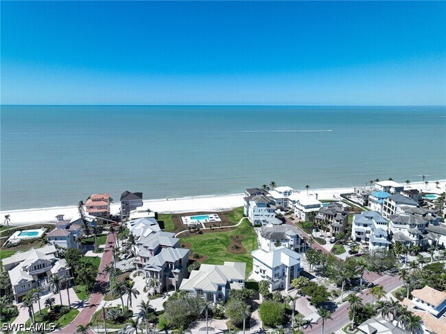 Foto del edificio - 235 Barefoot Beach Blvd
