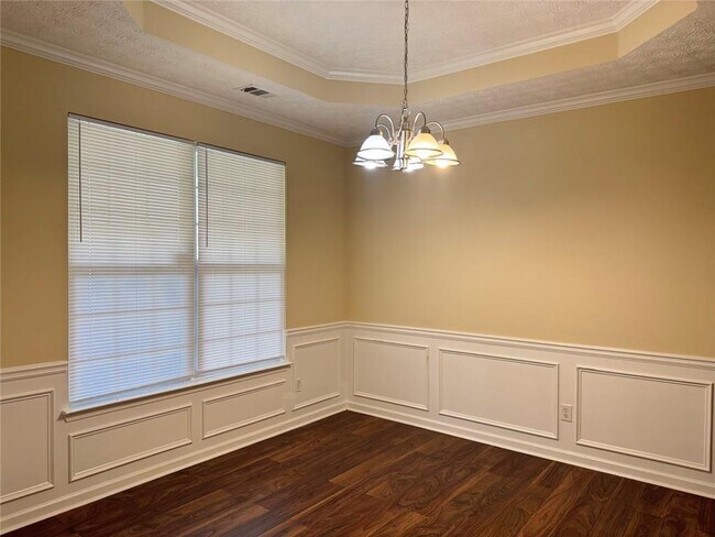 Foto del edificio - 5736 Lakeside Dr