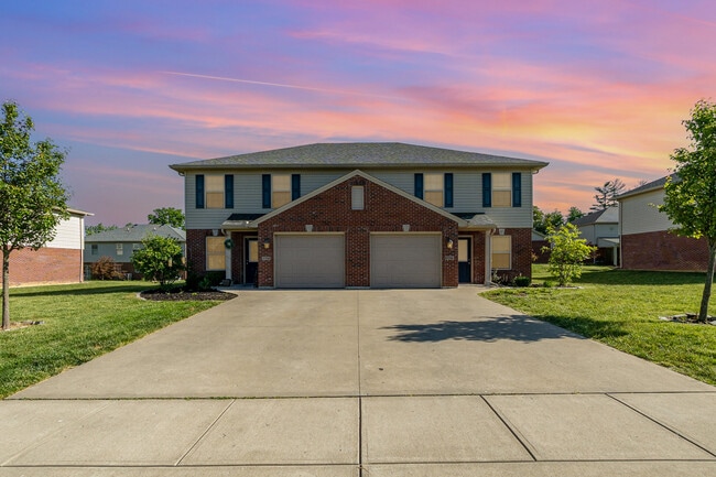 Building Photo - Howell Management Florence Townhomes