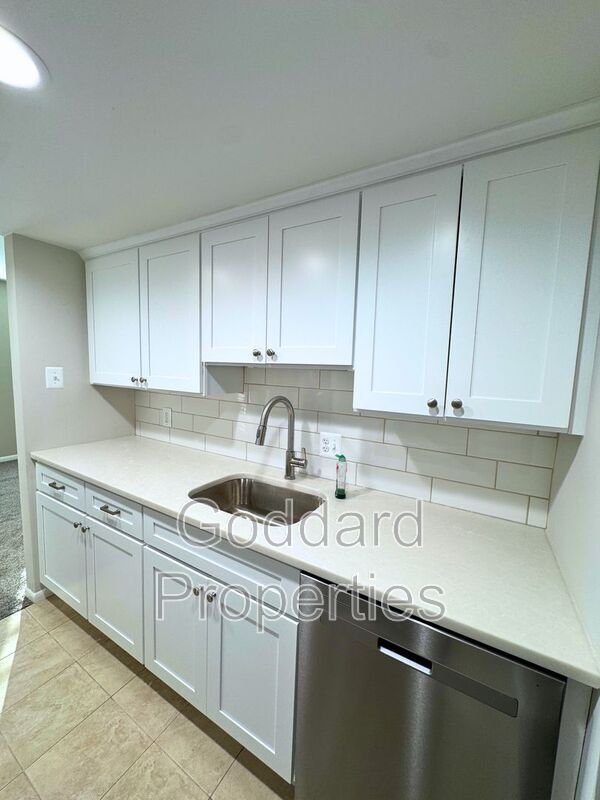 Foto del edificio - 8843 Hayshed Ln